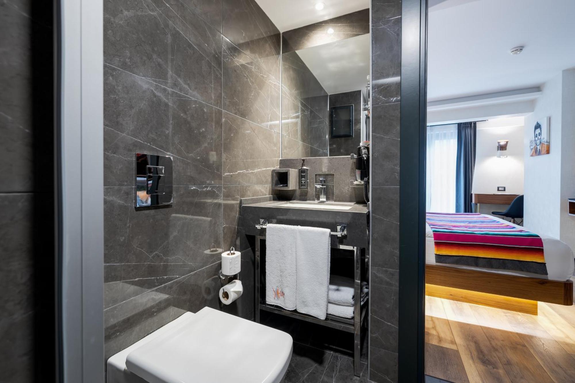 Hotel Hay Alsancak 3*